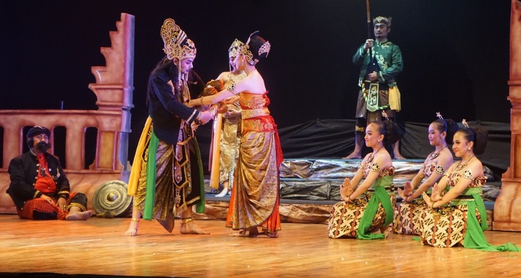 Pendidikan dalam Pelestarian Budaya